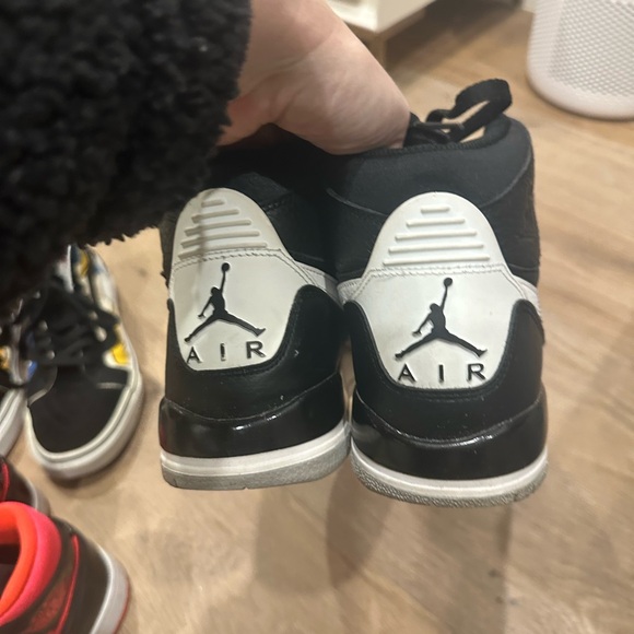 Youth 5.5 Nike Air Jordan Legacy 312 Black and White Sneakers - Picture 6 of 7